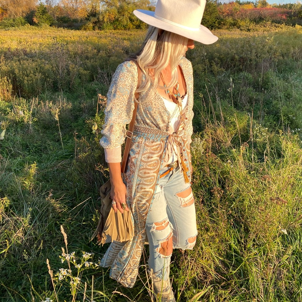 HELLO BEAUTIFUL POSHERS✨ - Picture 1 of 10
